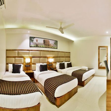 Aura One Hotel Kochi Екстер'єр фото