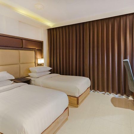 Aura One Hotel Kochi Екстер'єр фото