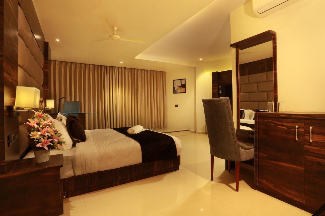 Aura One Hotel Kochi Екстер'єр фото