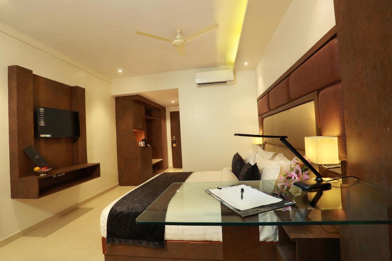 Aura One Hotel Kochi Екстер'єр фото