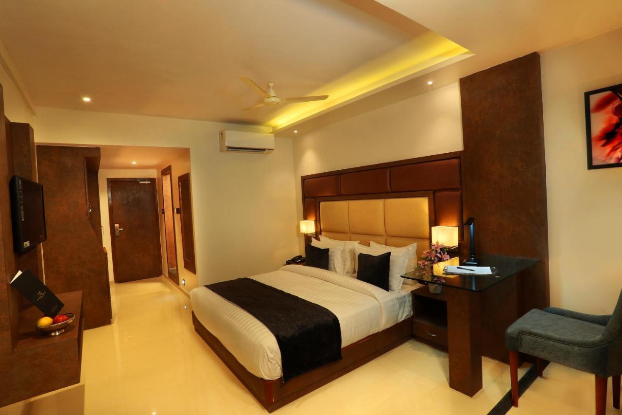 Aura One Hotel Kochi Екстер'єр фото