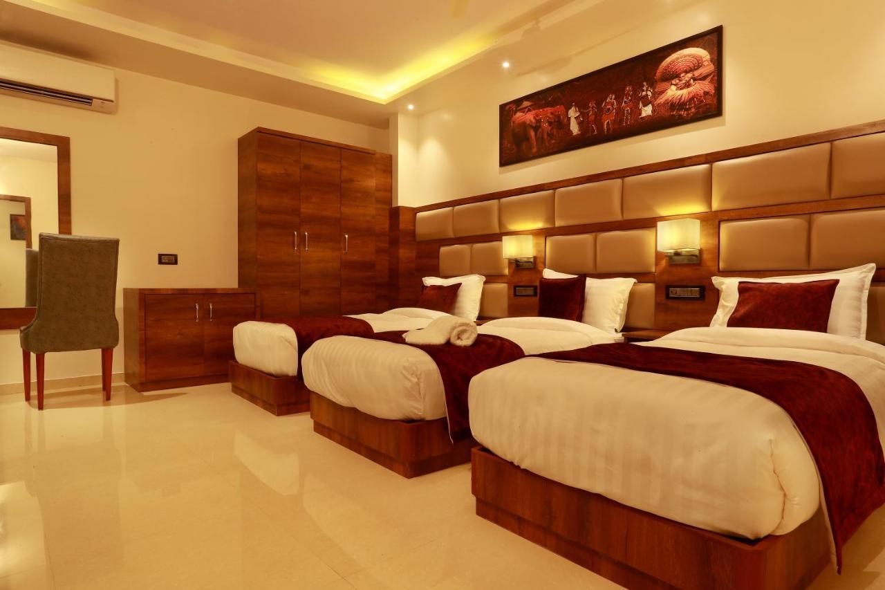Aura One Hotel Kochi Екстер'єр фото