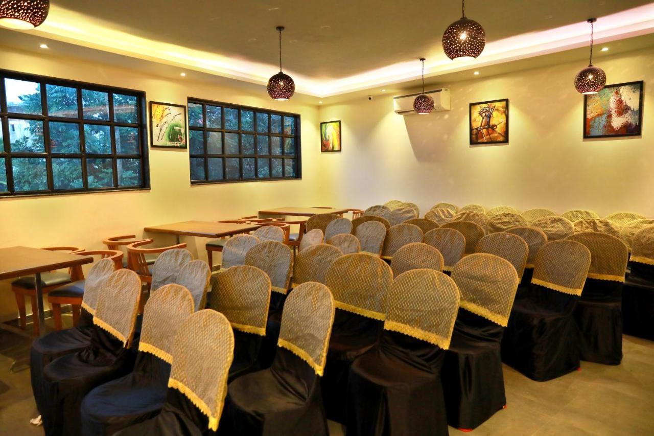 Aura One Hotel Kochi Екстер'єр фото
