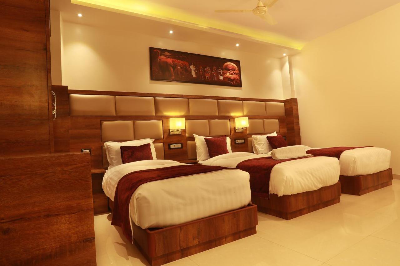 Aura One Hotel Kochi Екстер'єр фото
