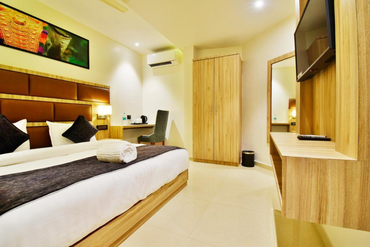 Aura One Hotel Kochi Екстер'єр фото