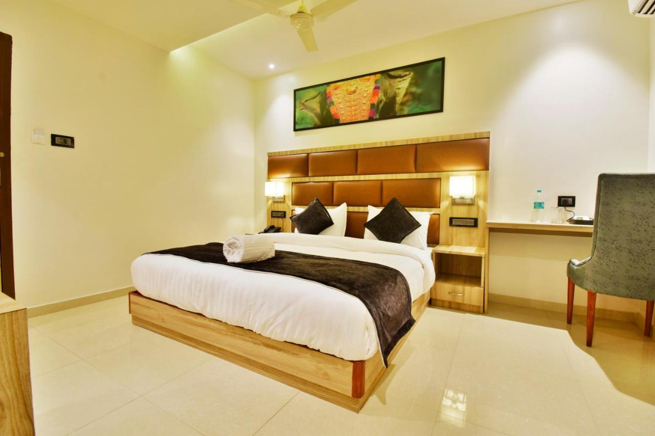 Aura One Hotel Kochi Екстер'єр фото
