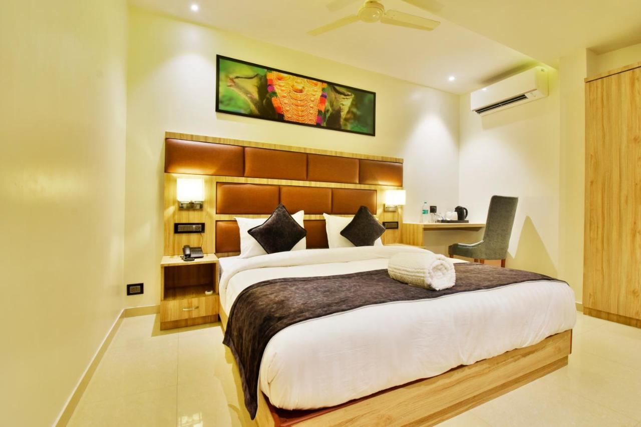 Aura One Hotel Kochi Екстер'єр фото