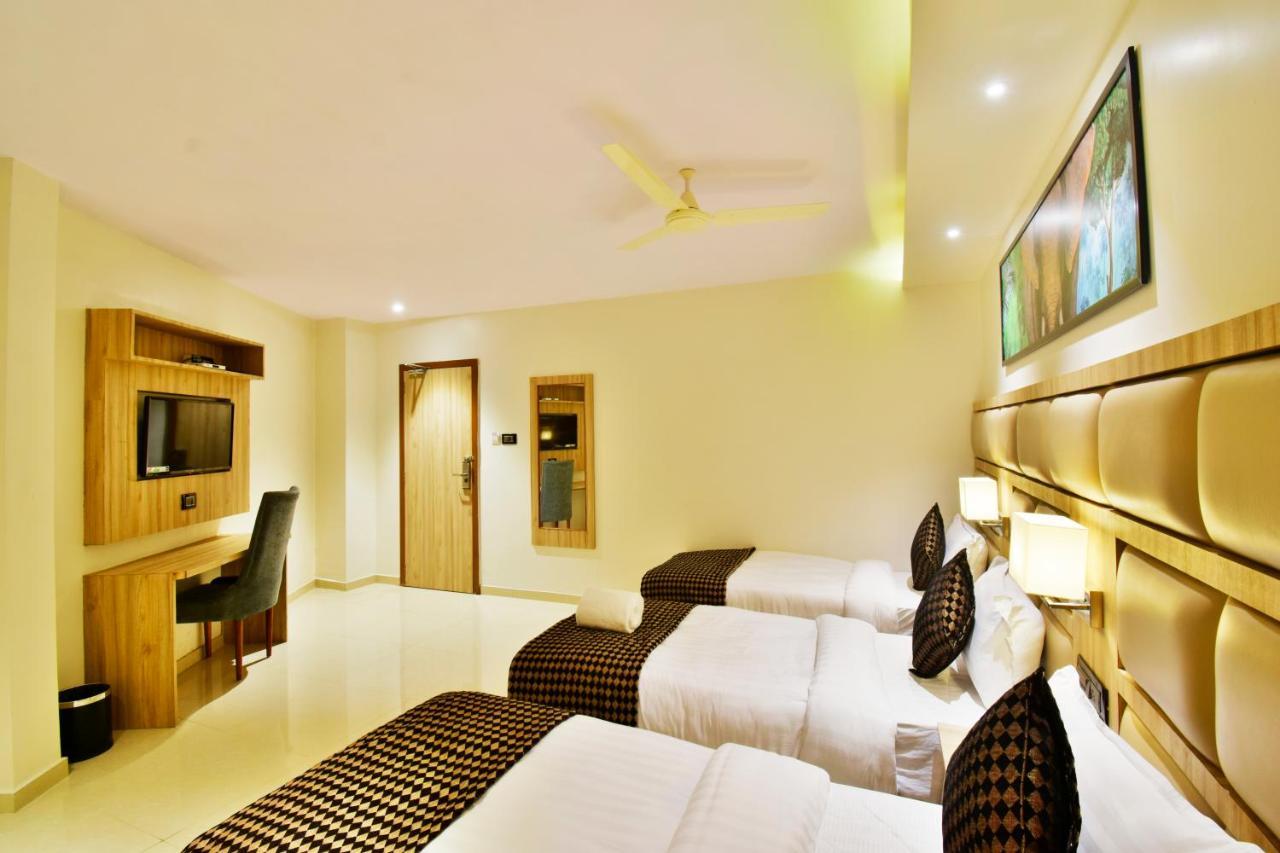 Aura One Hotel Kochi Екстер'єр фото
