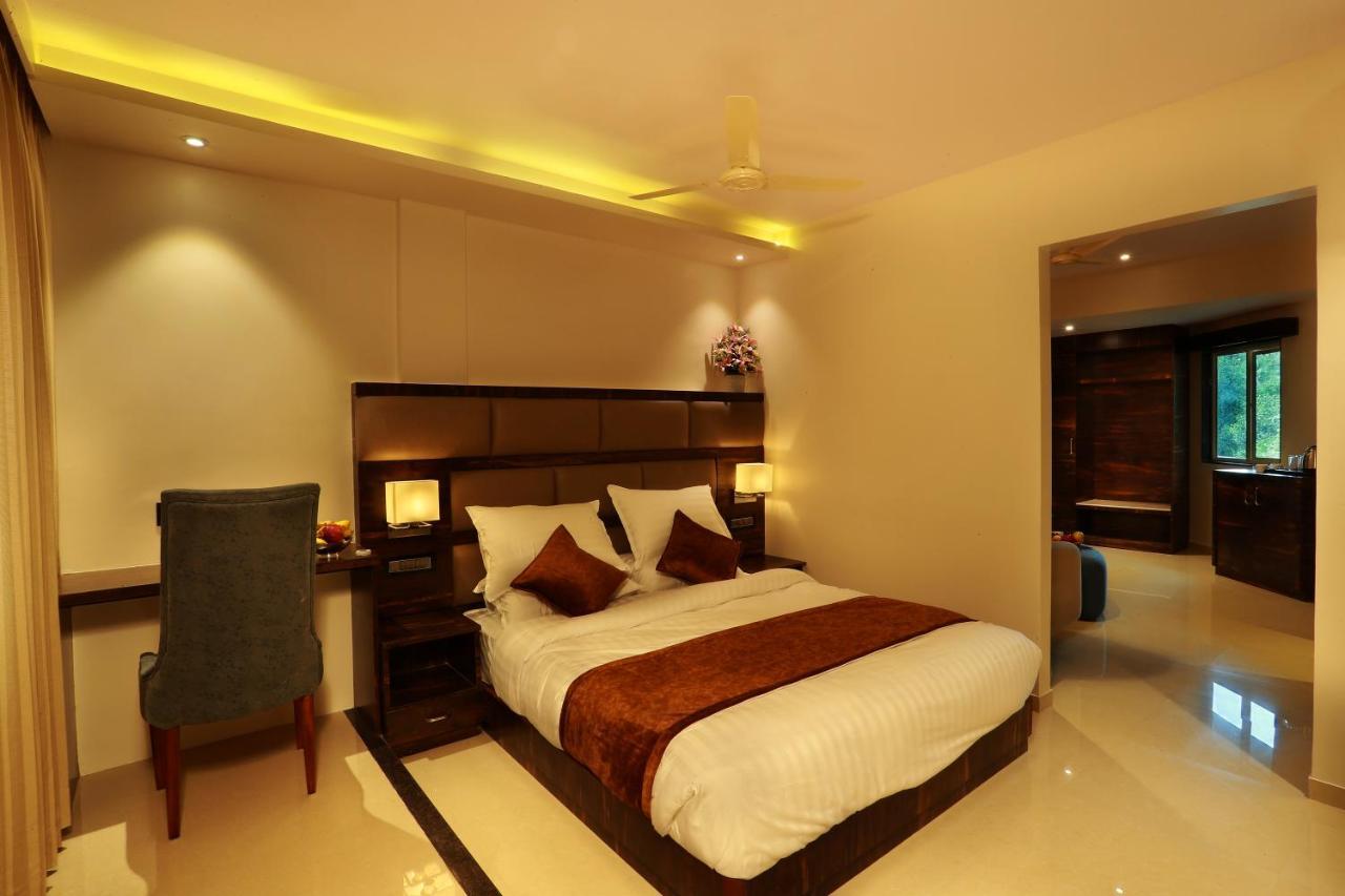 Aura One Hotel Kochi Екстер'єр фото