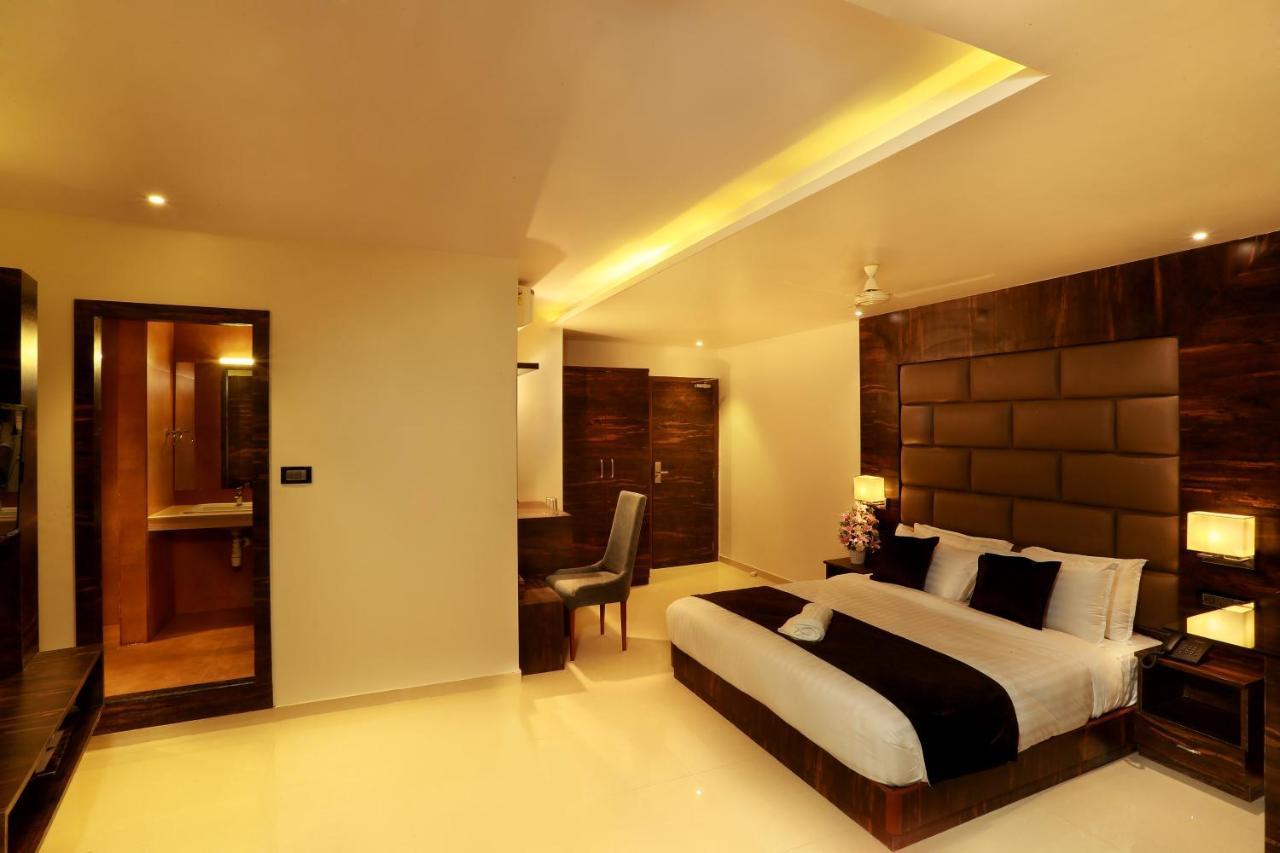 Aura One Hotel Kochi Екстер'єр фото