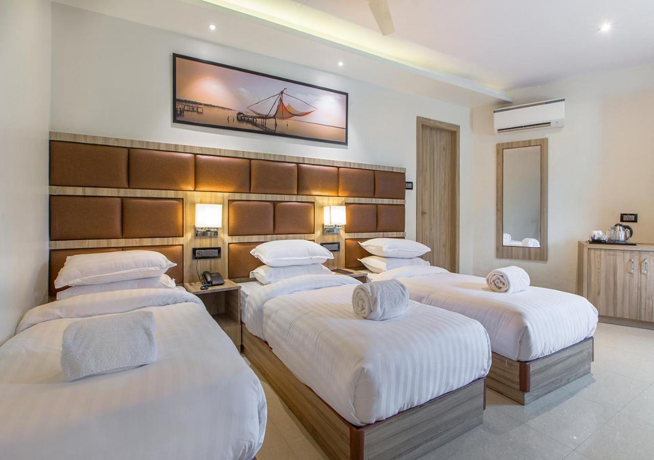 Aura One Hotel Kochi Екстер'єр фото
