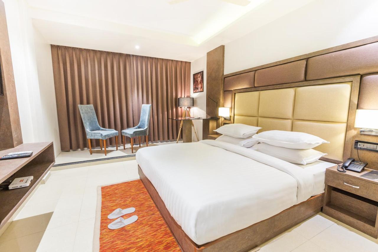 Aura One Hotel Kochi Екстер'єр фото