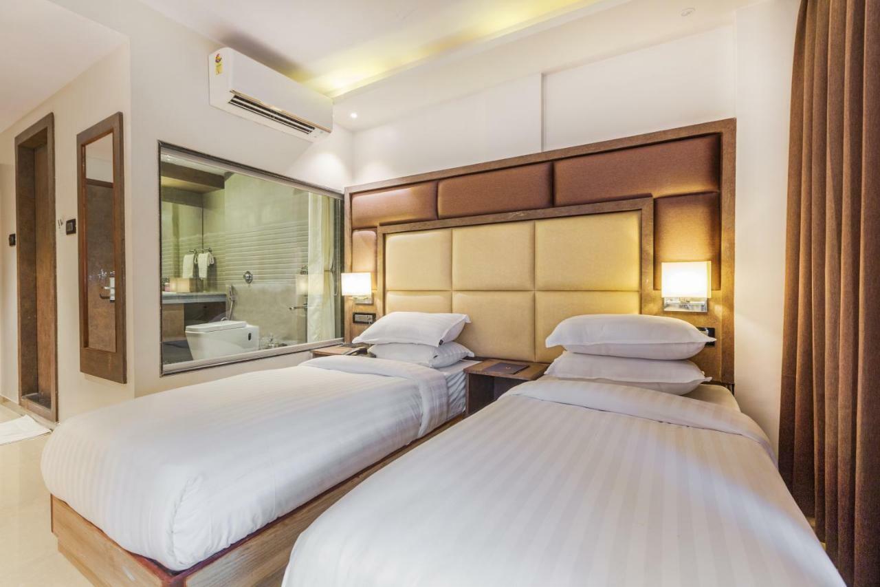 Aura One Hotel Kochi Екстер'єр фото