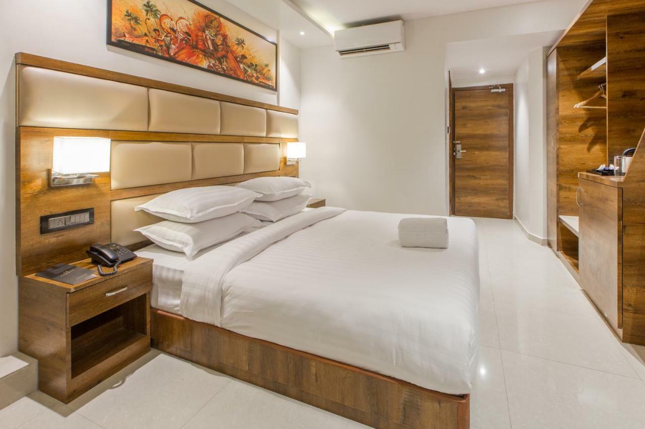 Aura One Hotel Kochi Екстер'єр фото